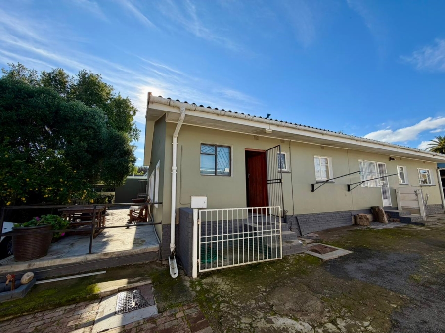 7 Bedroom Property for Sale in Oudtshoorn South Western Cape